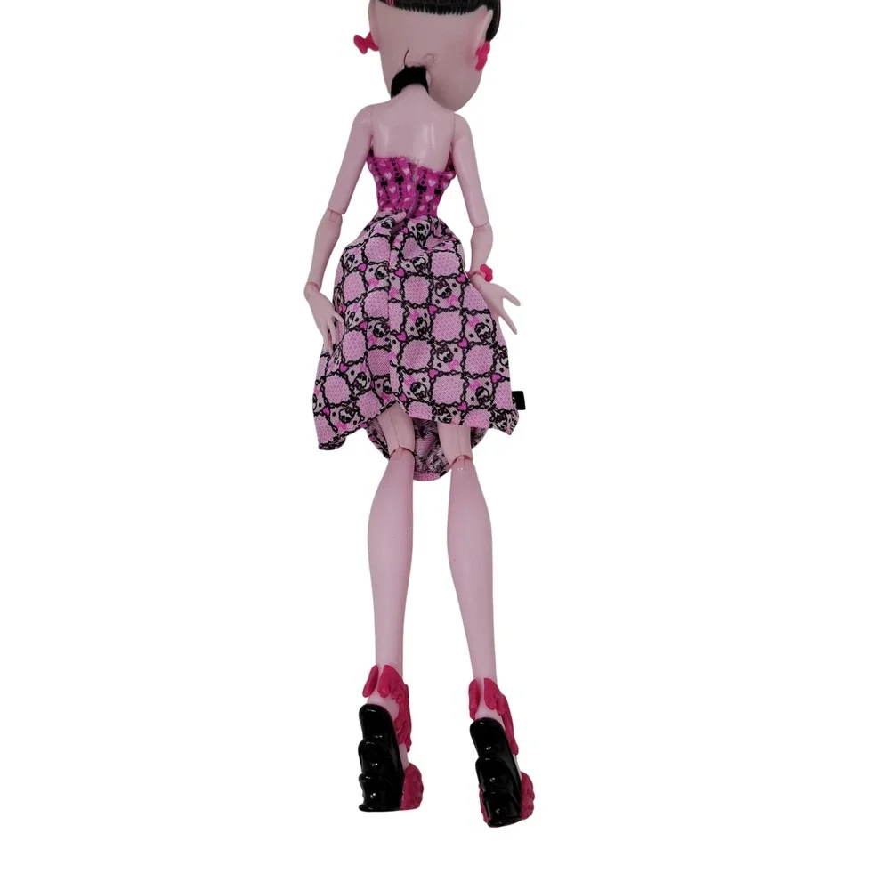 Mattel draculaura from